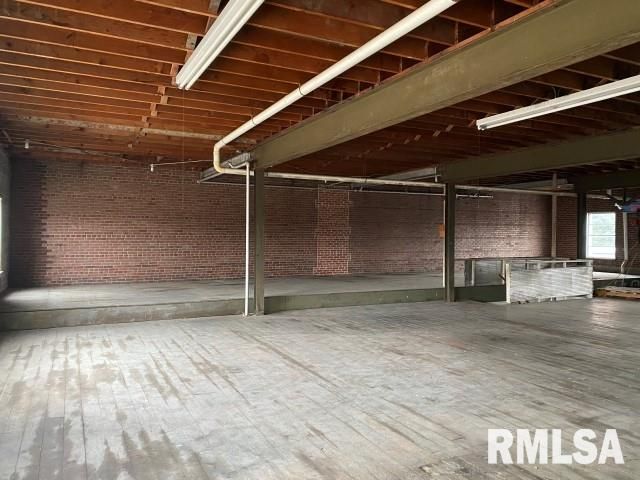 154 W Main St, Galesburg, IL 61401